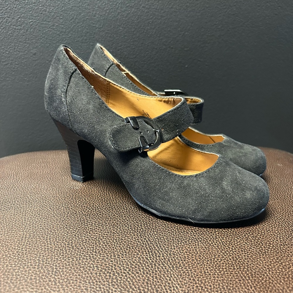 Jaclyn Smith Black Suede Mary Jane Heels